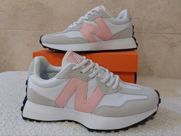puma patike soft foam: New balance 327 patike

Novo
Brojevi 36 37 38

fb Moja Kupovina 1