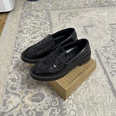 лоферы zara: Лоферы, 38.5, Zara, Б/у, цвет - Черный, Самовывоз, Платная доставка — 1
