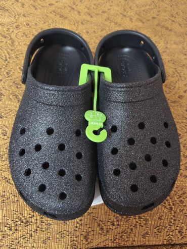 сабо женские: Продам оригинальные crocs. 
Цена - 6000 с