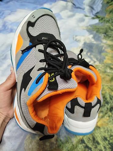 Кроссовки и спортивная обувь: Продаю мужские кросовки 42 размера в хорошем состоянии GSD тел — 10