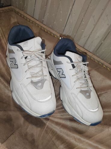женские кроссовки для бега: New Balance Karosovka
Əla vəziyyətdə 
Ölçü 41-42
Aşağı yeri yoxdur