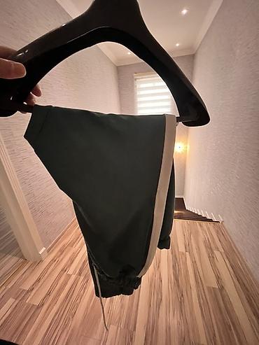 toy ucun paltar modelleri: Yaşıl-ağ idman dəsti – 456 nömrəli - Üst: fermuarlı, dik yaxalı, ön — 3