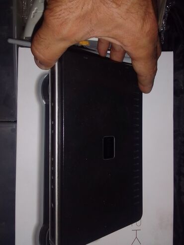 Skanerlər: TP-Link tərəfindən istehsal edilmiş iki ədəd ağ simsiz router. Hər iki