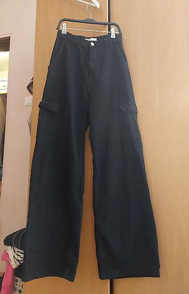 sinsay katalog: Bershka Crne cargo farmerice sa širokim nogavicama - Model: cargo — 1