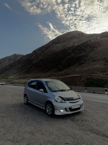 где дешевле купить машину бу: Honda Fit: 2001 г., 1.3 л, Бензин