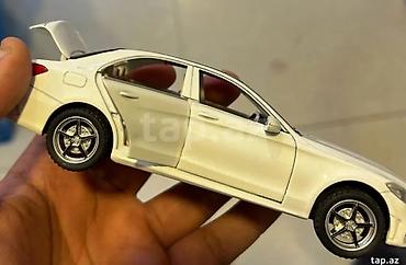 18 oyuncaqlar: Mercedes-Benz C-Class 1:18 miqyaslı kolleksiya modeli - — 9