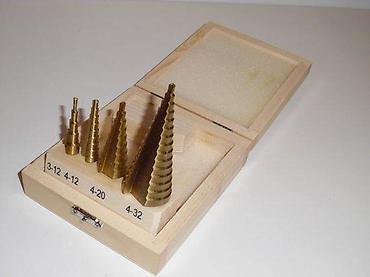 Burgije: Set stepenastih burgija u drvenoj kutiji - 4 komada titanisano — 1