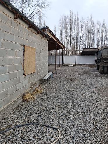 Продажа коттеджей и домов: Дом!!! продаю срочно дом, есть хоз постройки 2 сарая для скота — 7