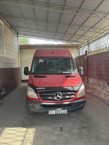 крайслер додж: Красный микроавтобус Mercedes-Benz Sprinter, Грузовой, 646 двигатель