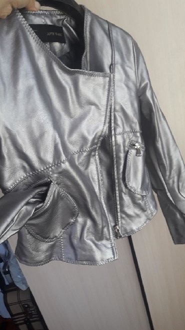 Куртка эко кожа на 42 размер серого цвета в отличном состоянии без