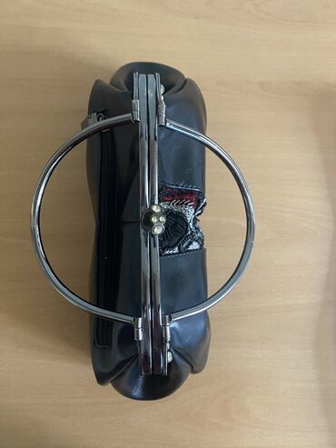 Çantalar: 1.Ziyafet və xususi gunlər üçün nəzərdə tutulmuş əl çantasidir. Temiz — 8