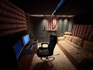 fl studio: Студия звукозаписи Red Flag Studio Уютная акустически обработанная — 1