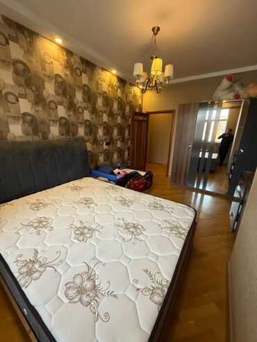 Uzunmüddətli kirayə mənzillər: Xaqlar metrosu yanınında mənzil kirayə verilir. Mərtəbə 16/14. Ümumi — 4