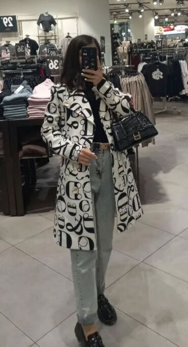 Dəstlər, kostyumlar: 2 Dəfə geyinmişəm köçürüy veş Çoxdu deyə satıram