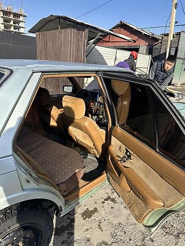 Mazda: Mazda 626: 1985 г., 2 л, Механика, Бензин, Седан — 6