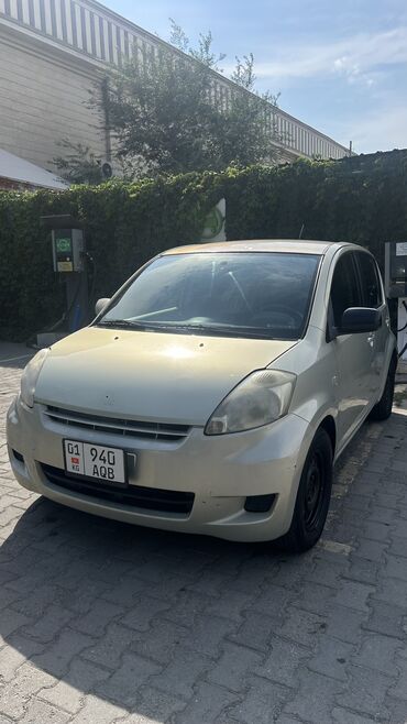 торг у капота: Daihatsu Sirion: 2009 г., 1 л, Механика, Бензин, Хетчбек