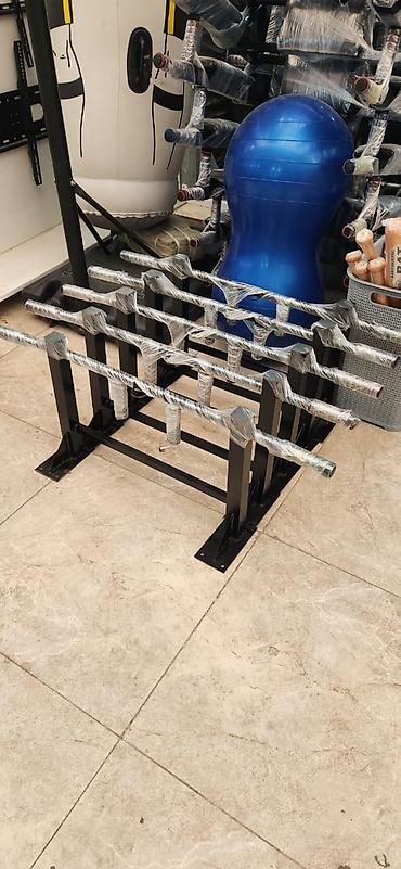 Salon, tibbi mebel: Ştanq tutacaqları üçün çoxsəviyyəli metal rəf (gym aksesuarları üçün) — 1