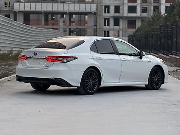 byd tang ev: Toyota Camry: 2018 г., 2.5 л, Автомат, Гибрид, Седан — 6
