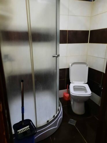 Uzunmüddətli kirayə mənzillər: Kirayə verilir. Ev kristal 1-in girişində yerləşir .Bütün əşyaları — 24