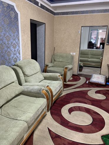 диван и два кресла: Гарнитур для зала, Кресло, Диван, цвет - Зеленый, Б/у