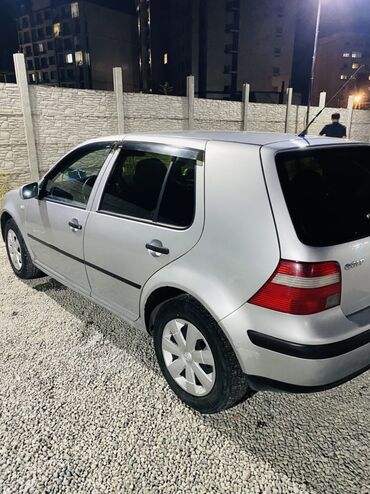 Volkswagen: Представлен хэтчбек Volkswagen Golf, отличающийся серебристым цветом — 7