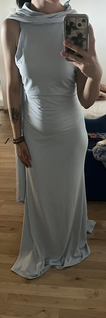 atenci_7 nude: Duga, elegantna haljina u svetlo plavoj boji. Model bez rukava, sa — 3