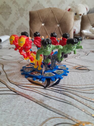 oyuncaq qutusu: Marvel seriyası kinder ● Qutusu ve kagizi daxildir ✅️ ● Her biri 4 azn