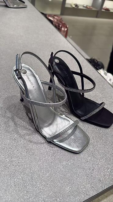 charles and keith: Босоножки Charles & Keith на шпильке с кристаллами - Модель — 3