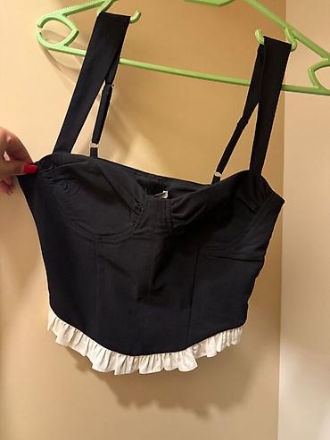 Pulsuz: Bershka qadın topu - Model: qara korset formalı qısa top - Brend və — 1