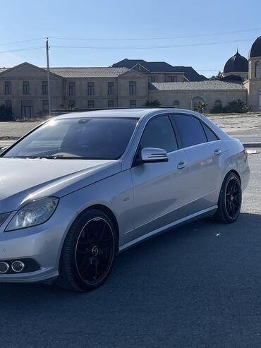 Mercedes-Benz: Mercedes-Benz E 220: 2.2 l | 2011 il Sedan — 17