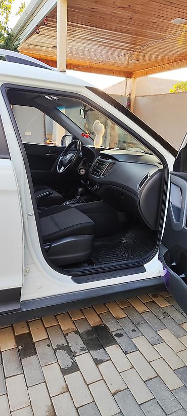 skoda octavia: Hyundai Creta: 1.6 l | 2019 il Krossover — 6