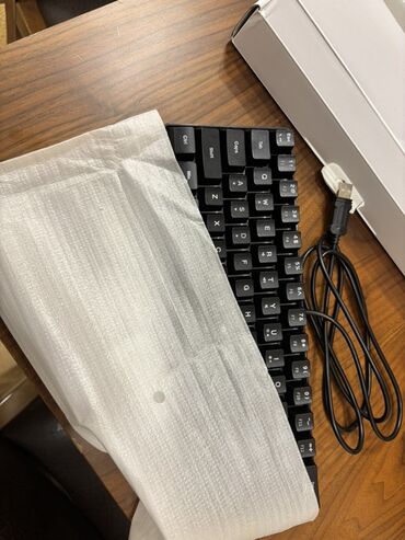 sip kabel: Kompakt RGB mexaniki klaviatura - 60% ölçülü, kompakt korpus –
