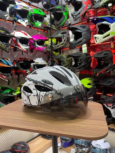 шлем хишник: Велошлем со съемными магнитными очками
