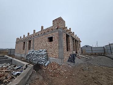 Продажа коттеджей и домов: Продаётся недостроенный одноэтажный кирпичный дом. Продается 4 сотке at lalafo.kg — 2 Продажа коттеджей и домов: Продаётся недостроенный одноэтажный кирпичный дом. Продается 4 сотке — 2