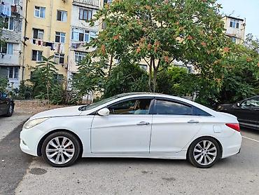 sonata 2003: Hyundai Sonata 2.4– ağ rəngli sedan Model: Hyundai Sonata 2.4 (nəsil — 2