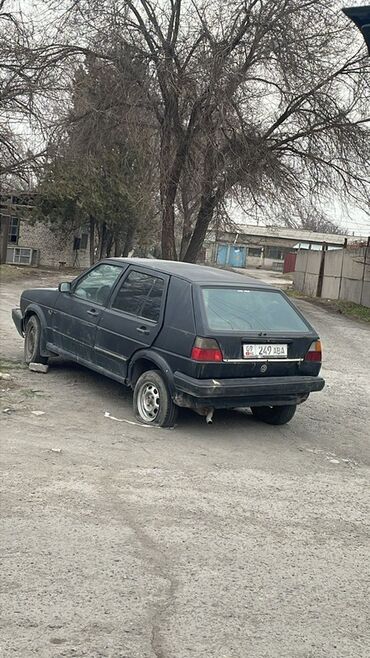 черные гольфы выше колена: Автомобиль Volkswagen Golf II черного цвета, пятидверный хэтчбек