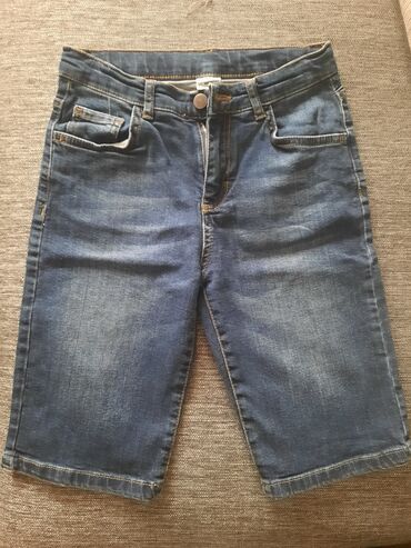 женские джинсовые шорты по колено: Джинсы и брюки, цвет - Синий, Б/у