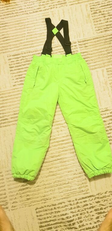 горнолыжный комбинезон детский: Комбинезон, штаны размер на 6 - 7 лет, ростовка 128, цена 800 сом