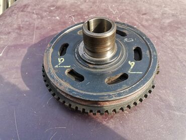 Auto delovi: Donja remenica Lada 21214i Niva br.2. Polovno, očuvano. Skinuto sa — 5