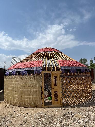 Изготовление юрт: Традиционная юрта с прочным деревянным каркасом и войлочным покрытием — 9