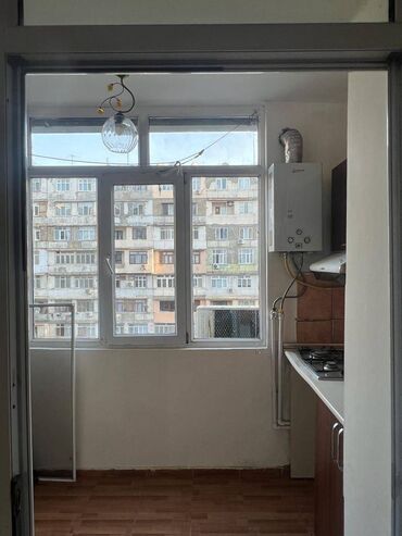 Uzunmüddətli kirayə mənzillər: Ev əşyazsızdır. Qaz,su,işıq daimidir. 3otaqdır. Binanın həyətində — 9