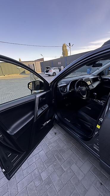 тойота малогабаритная: Toyota RAV4: 2018 г., Кроссовер — 9