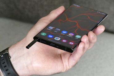 x2 02 телефонов: Samsung Galaxy S22 Ultra, Б/у, 256 ГБ, цвет - Черный, 1 SIM