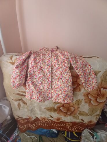 куртка imperial: Куртка детская, демисезонная для девочек, цветочная, почти новая
