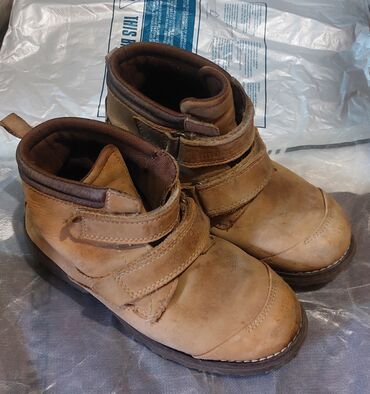 отдам за литр масла: Оригинал Timberland. р.33 деми. отдам за шоколадку алпен голд