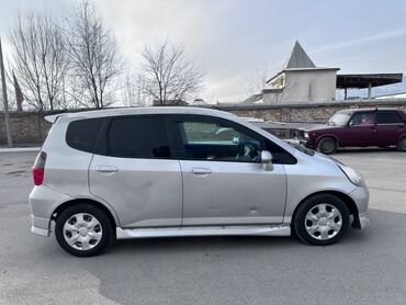 малометражка машина: Honda Fit: 2002 г., 1.3 л, Вариатор, Бензин