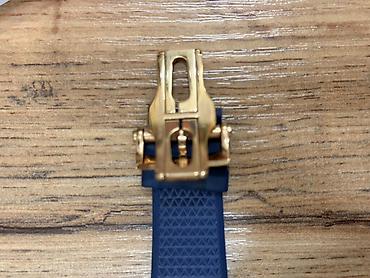 королевский бархат: Vacheron Constantin Overseas — элегантные швейцарские часы в корпусе — 6