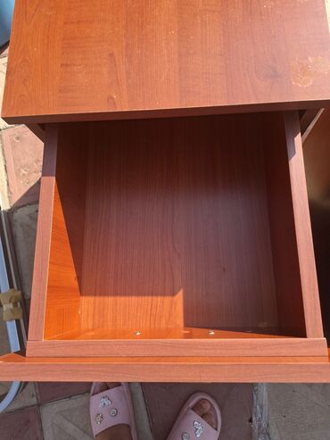 Bra, divar lampaları: Şüşə kölgəli, şirli metal əsaslı, dekorativ qızılı detallı bir divar — 11