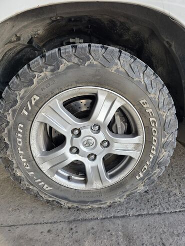 колесо от тачки: Дөңгөлөктөр монтажда 275 / 65 / R 18, All-season, Комплект, Жол тандабастар (АТ/МТ), Куйма, тешиктери - 6
