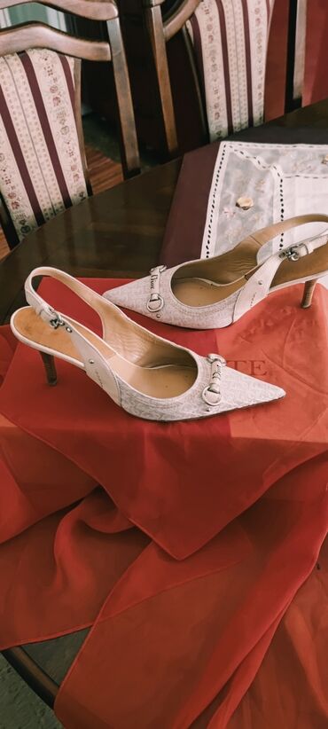 Salonke: Salonke, Dior, 37.5 — 3